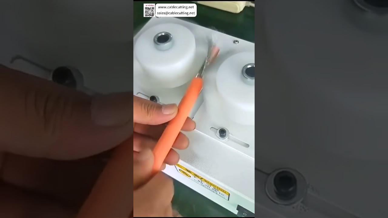 Машина для щеточной очистки и раскрутки оплетки кабеля для новой энергетики – высокоскоростной инструмент для экранирующих проводов